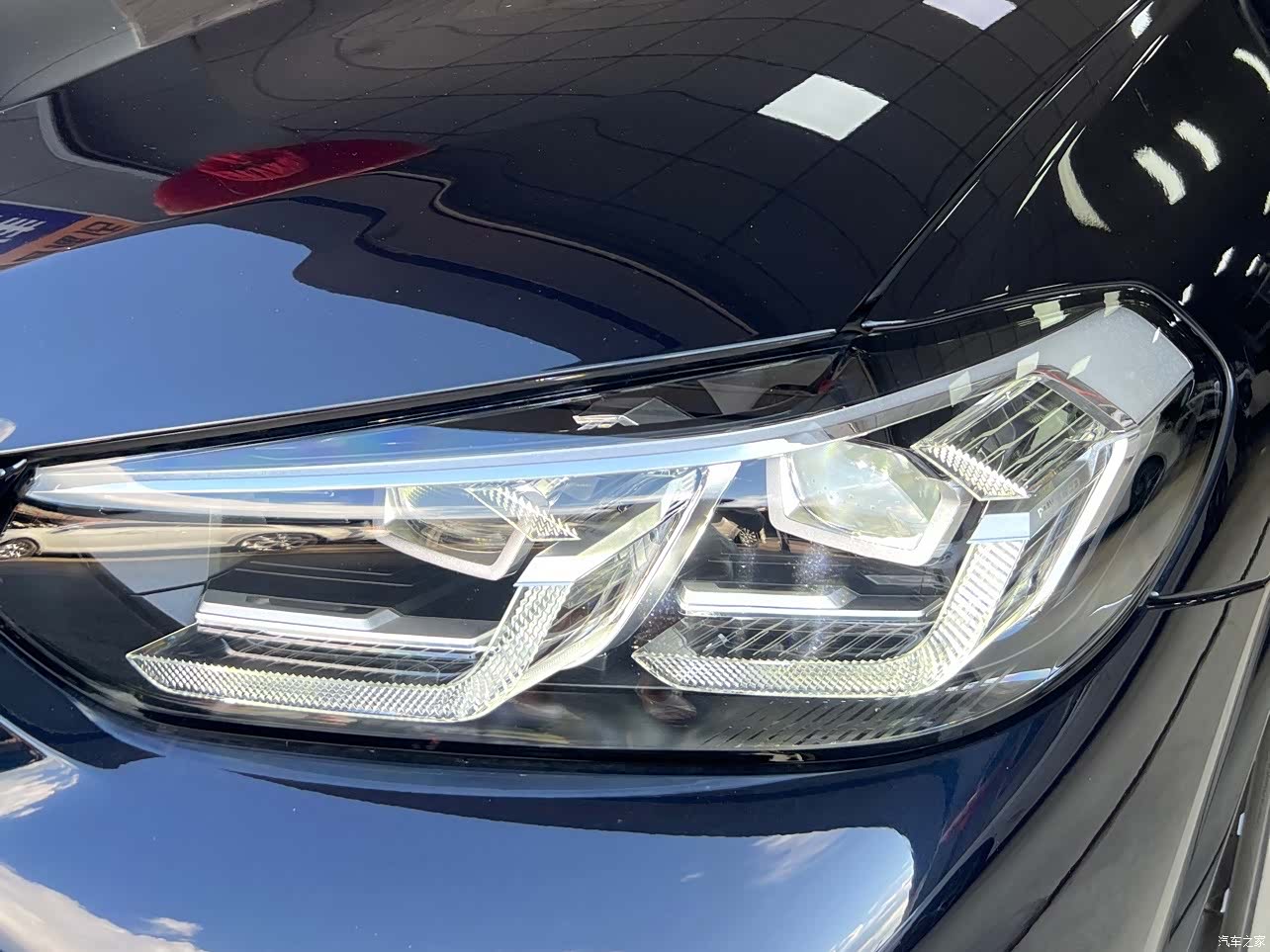BMW iX3, 2025 11