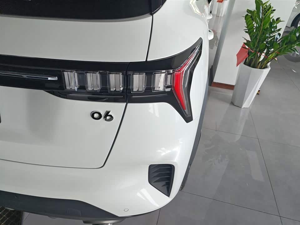 Lynk & Co 06 Lynk & Co 06