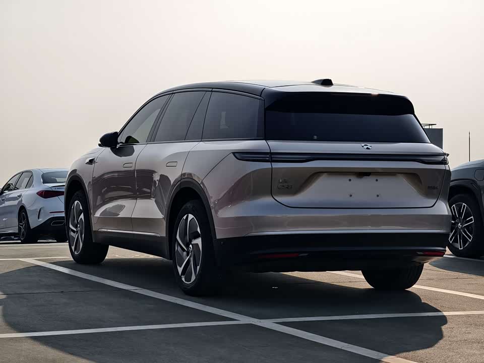 NIO ES8