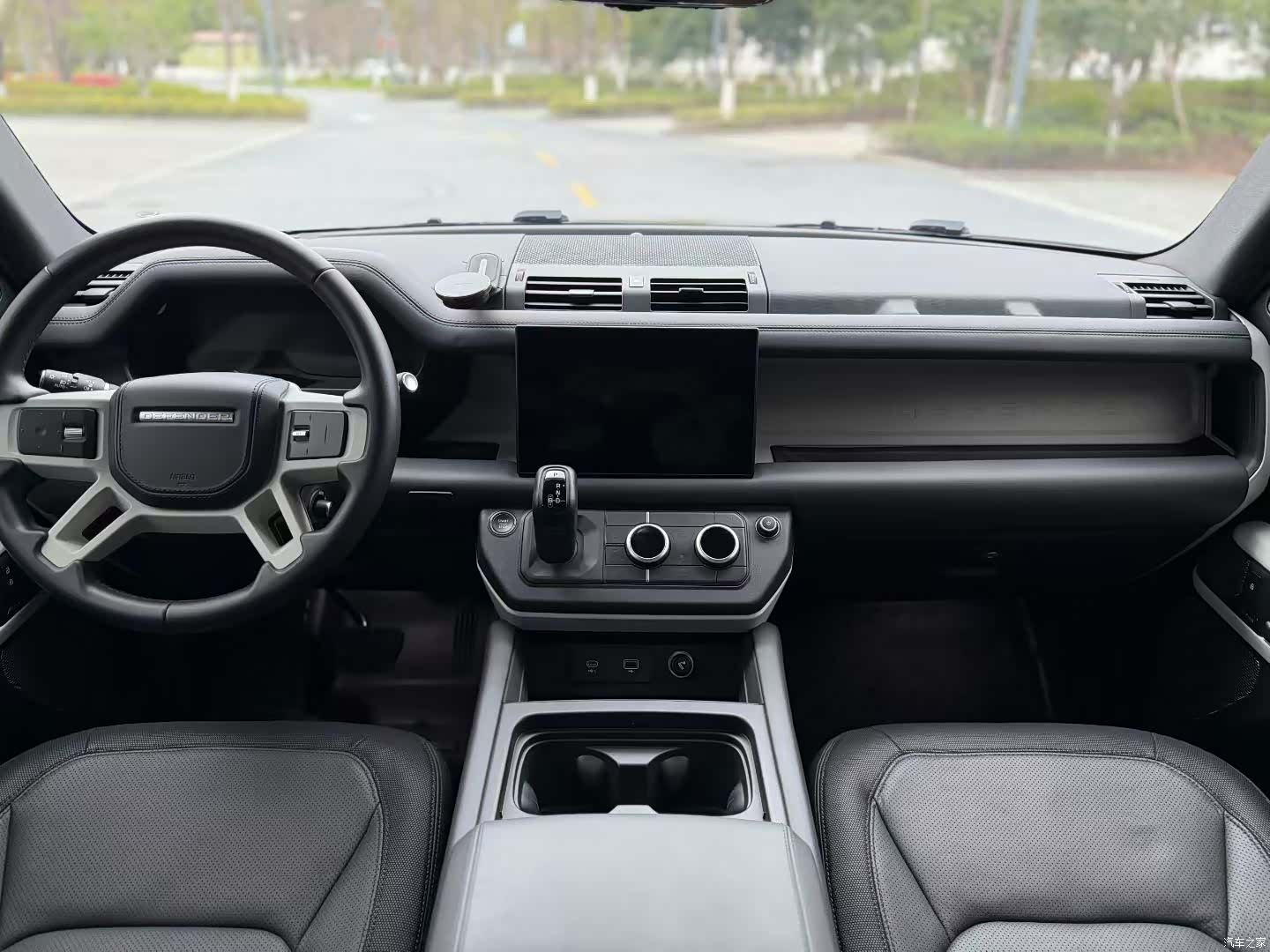 Land Rover Defender, 2024 4