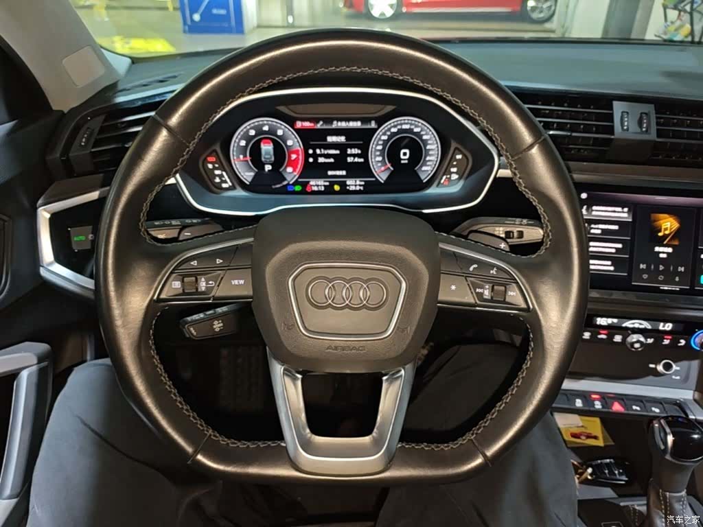 Audi Q3, 2022 11