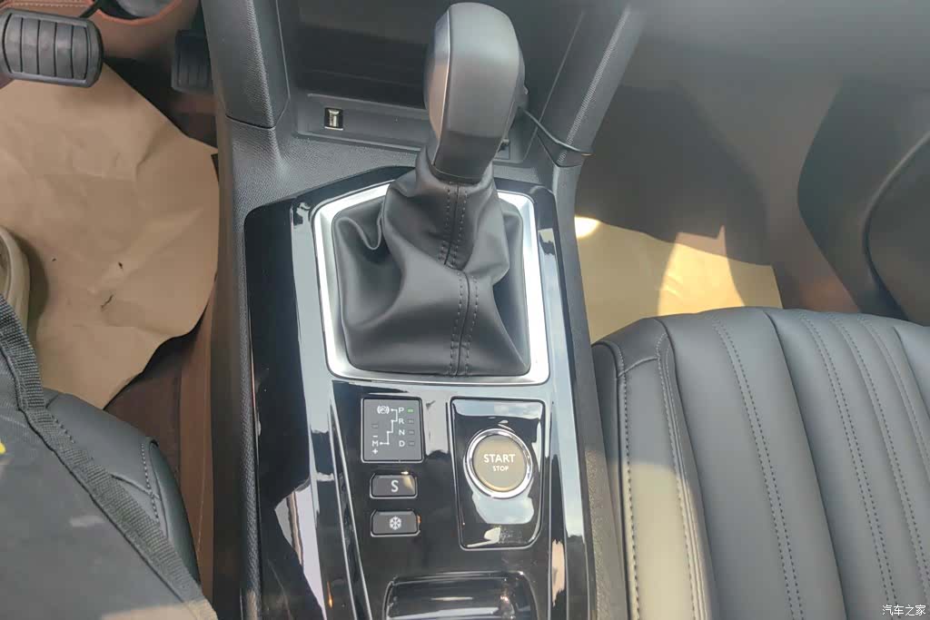Peugeot 408, 2025 16