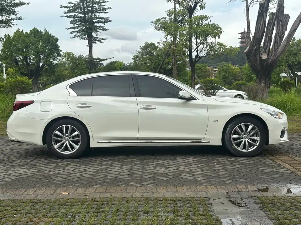 Infiniti Q50L
