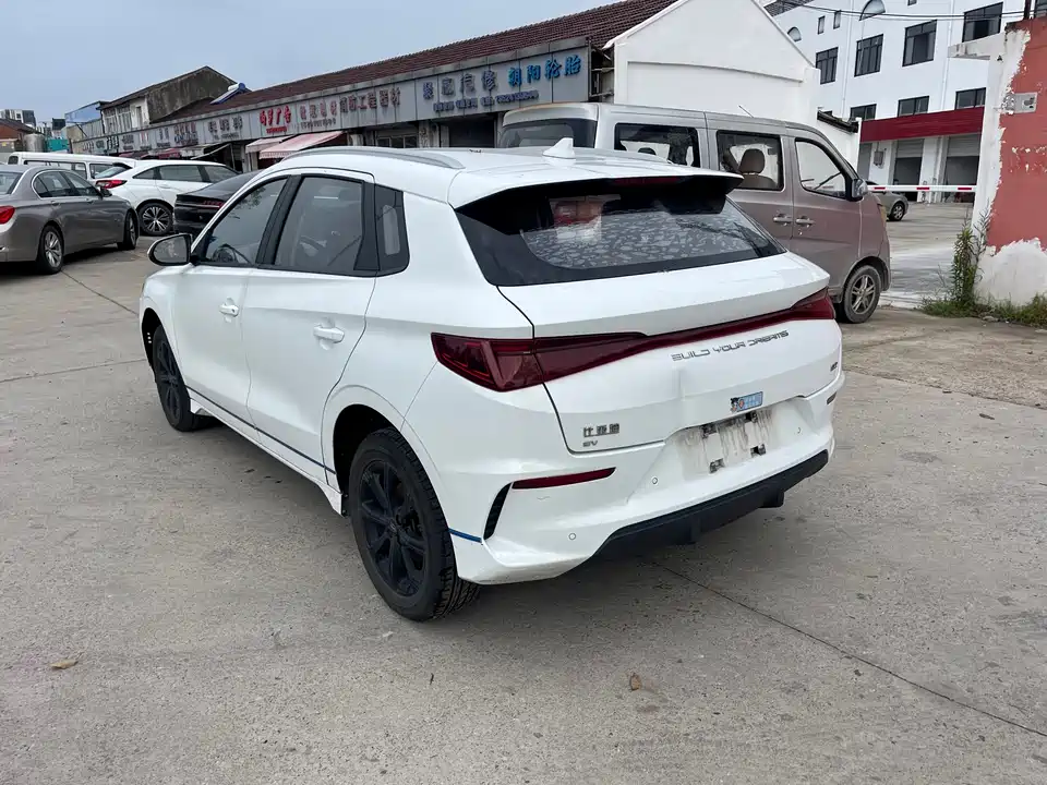 BYD e2