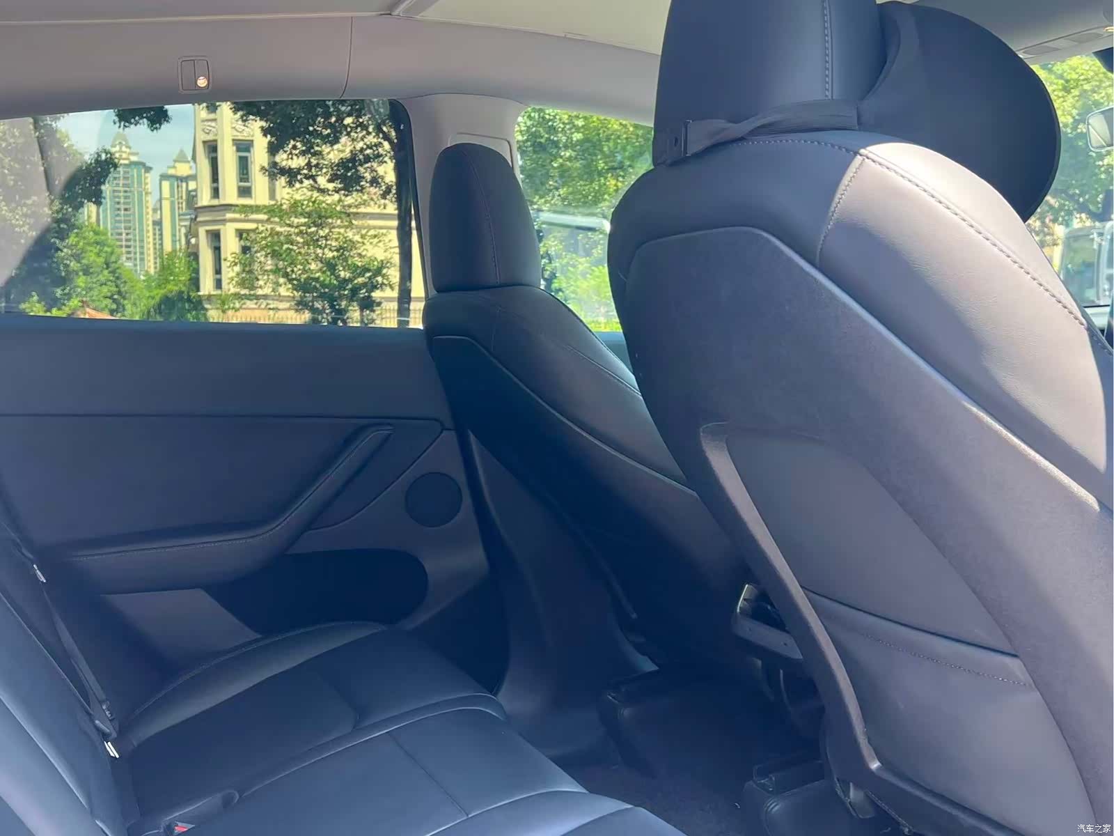 Tesla Model Y, 2023 14