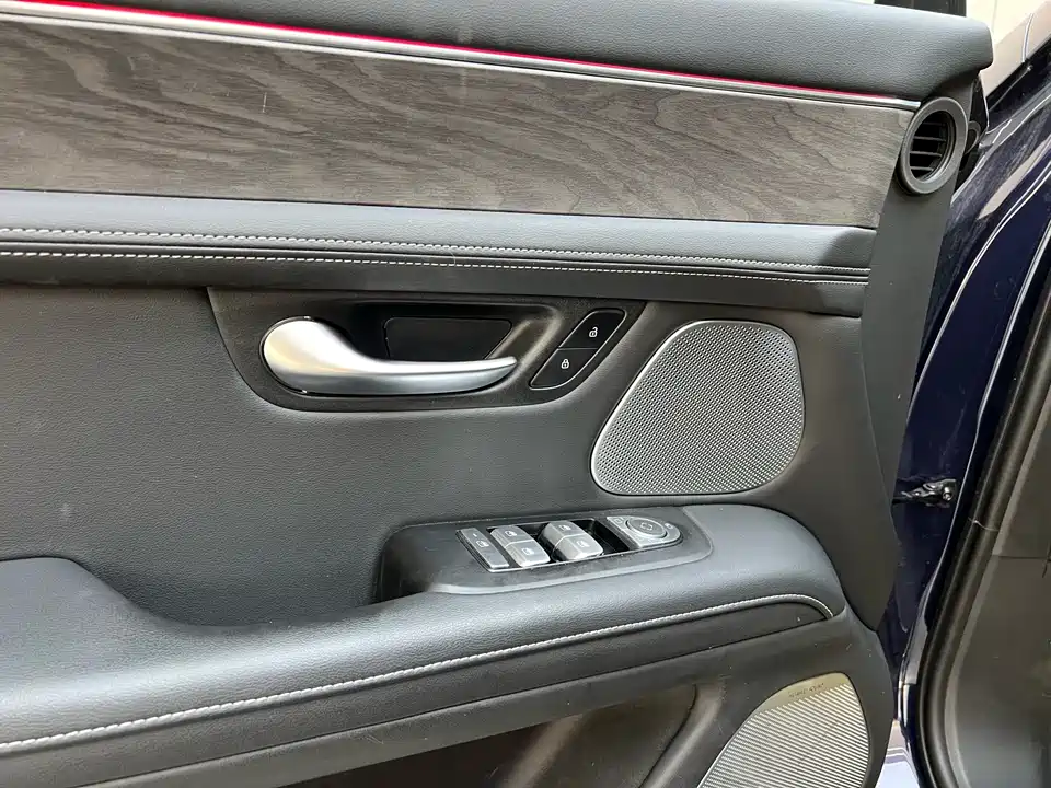 AITO Ask the world M5