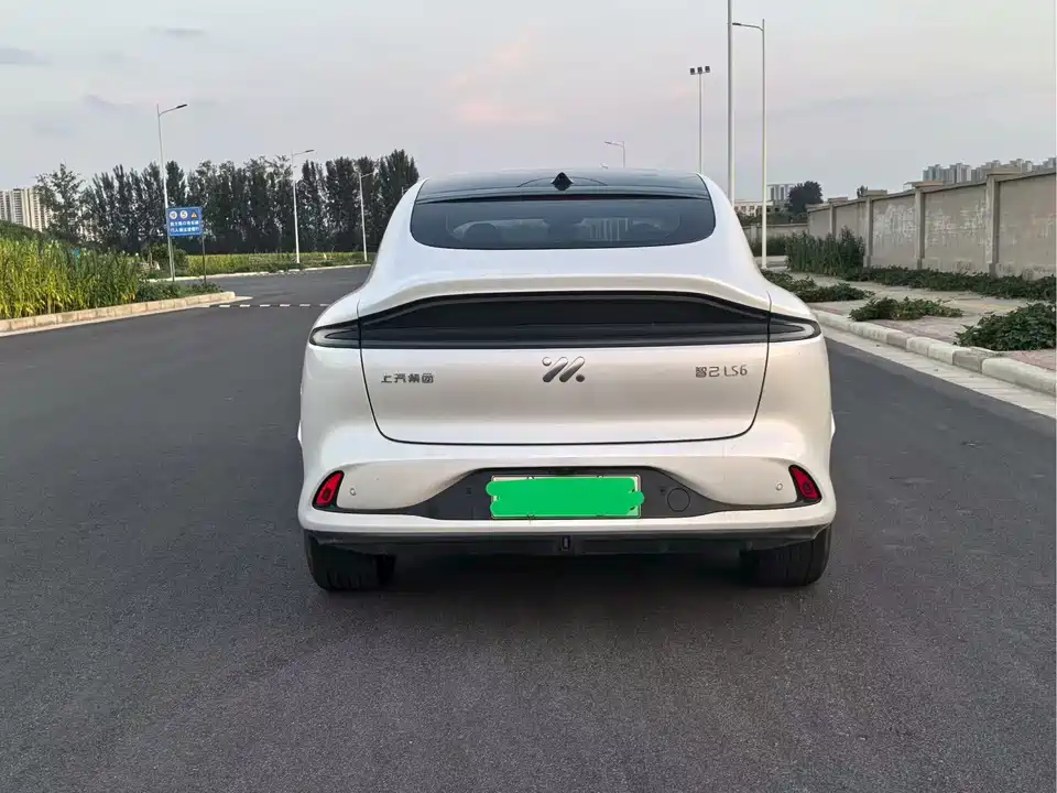 IM Motors Zhiji LS6 IM Motors Zhiji LS6