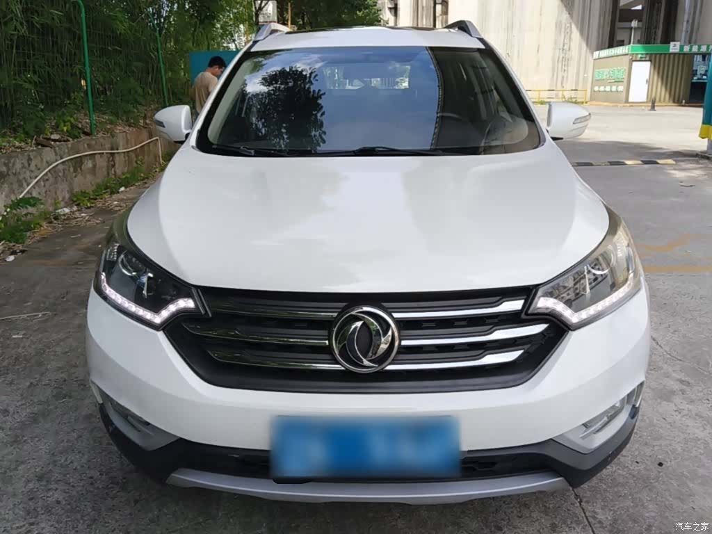 DongFeng AX7, 2017 3