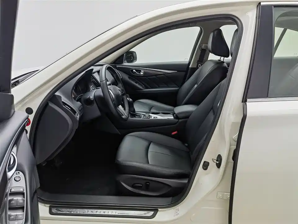 Infiniti Q50L