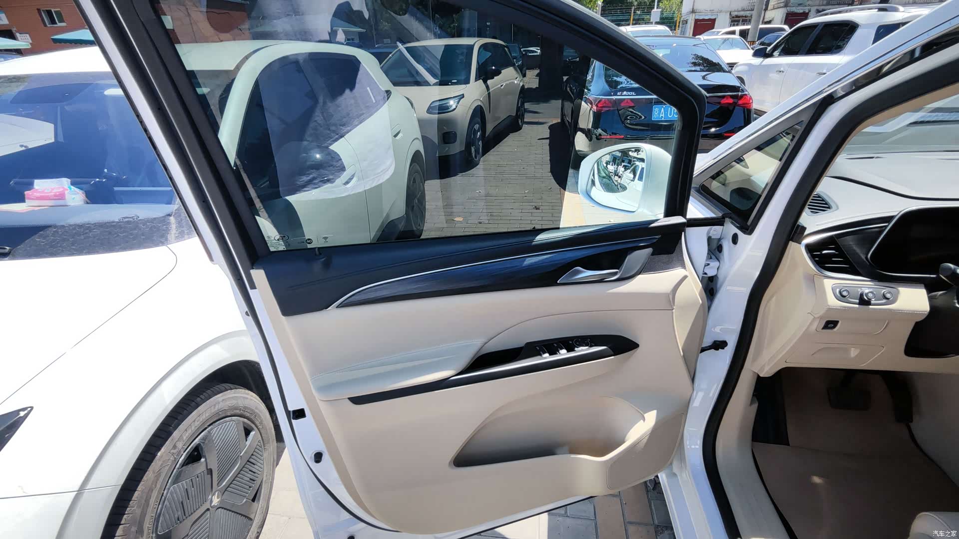 Buick GL8, 2022 3