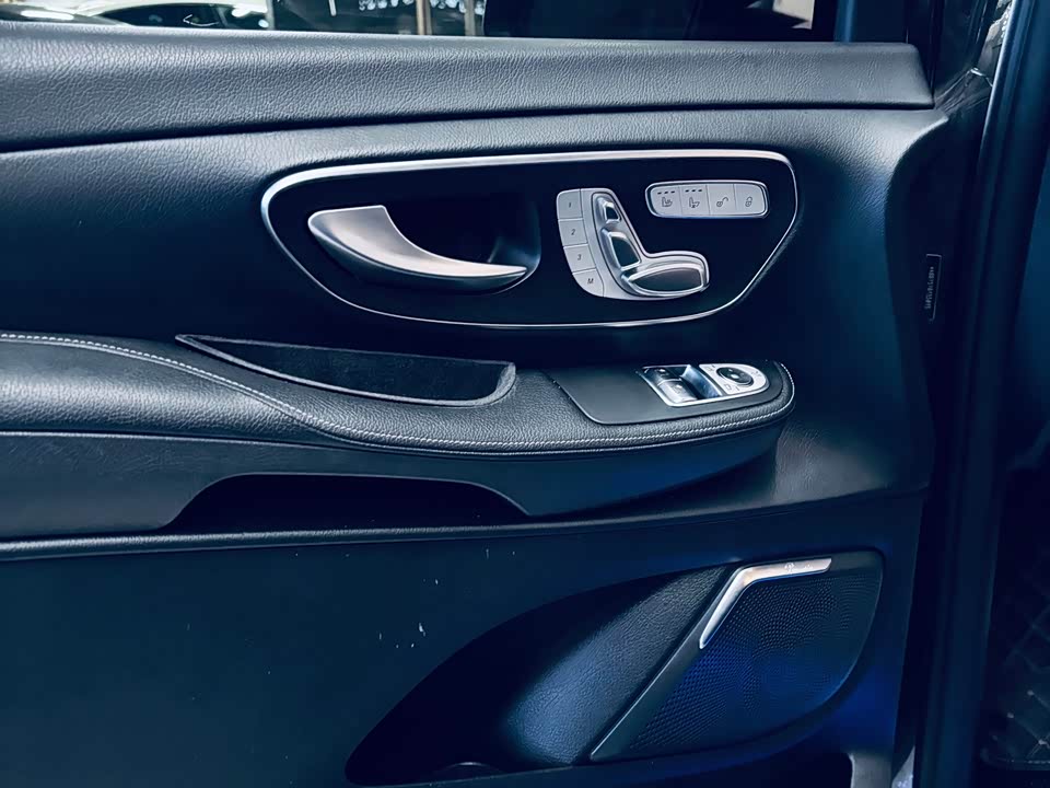 Mercedes-Benz V-class