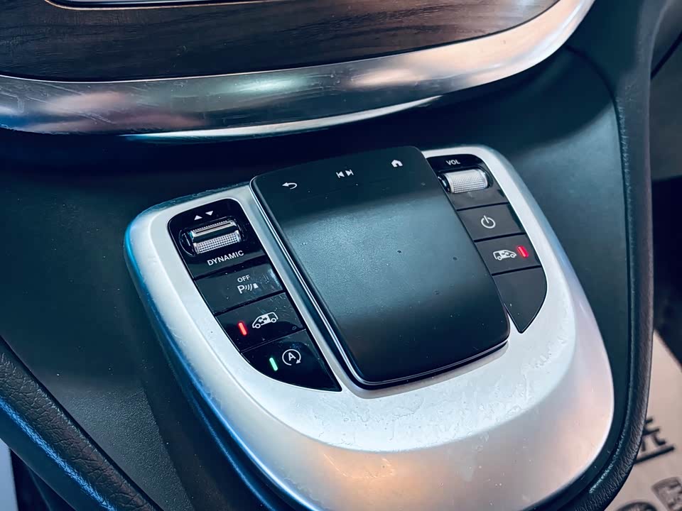 Mercedes-Benz V-class