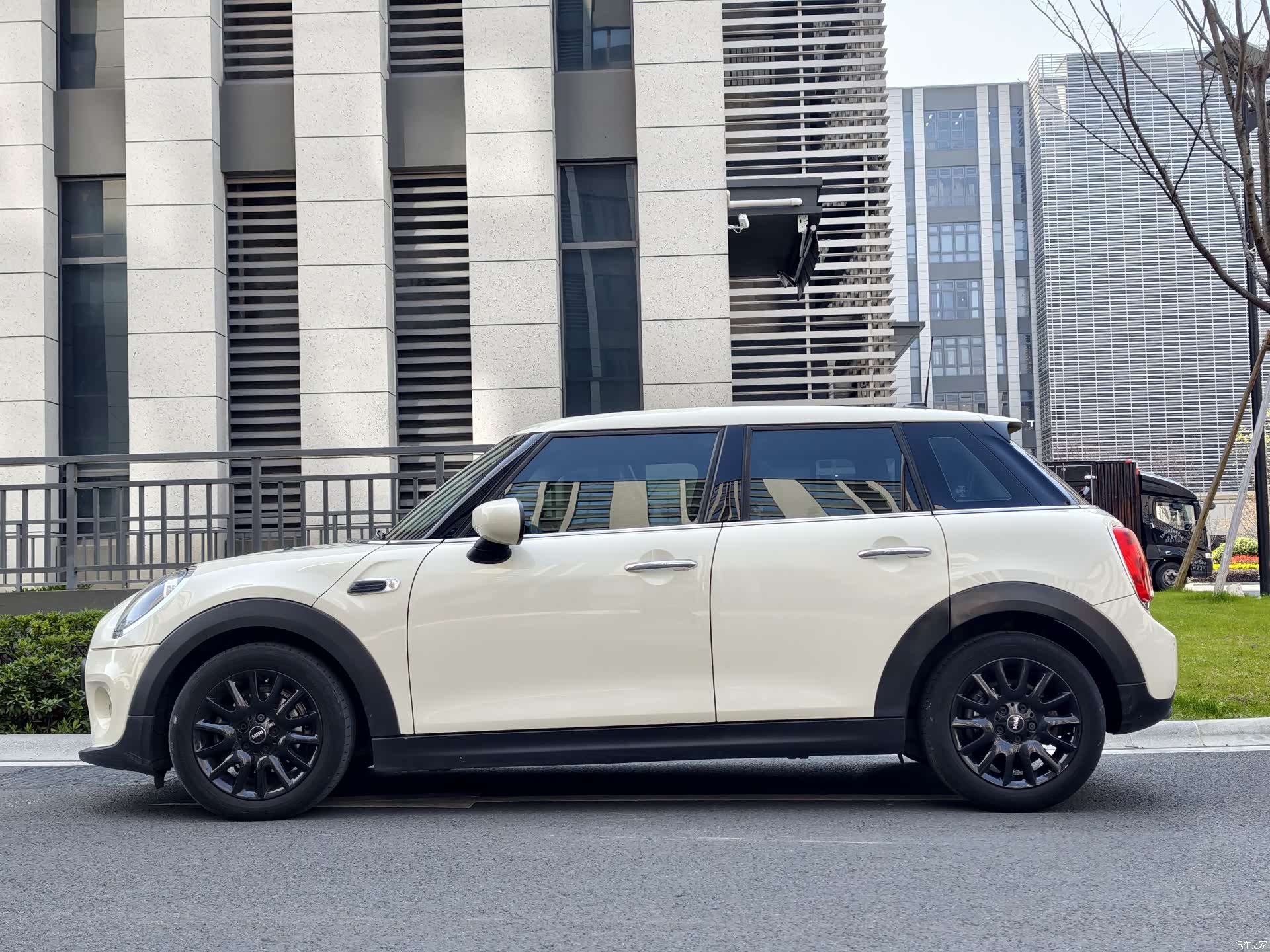 Mini ONE, 2021 2