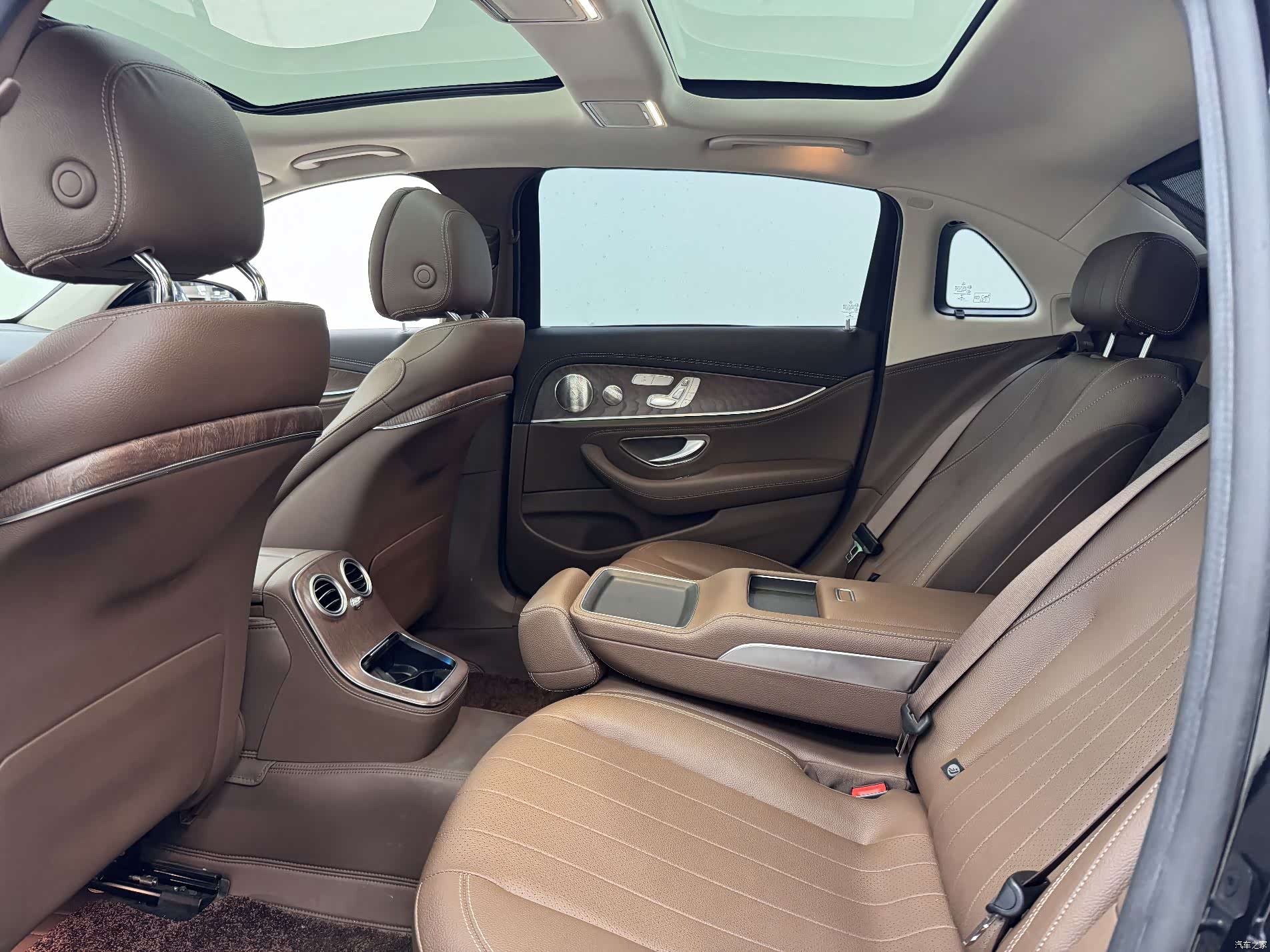 Mercedes-Benz E-Class, 2022 15