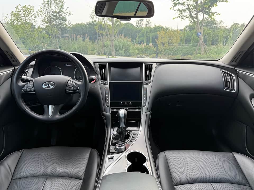 Infiniti Q50L