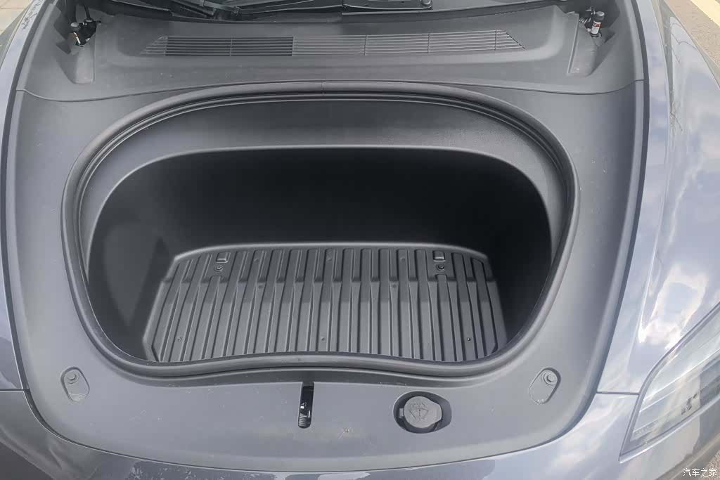 Tesla Model 3, 2026 10