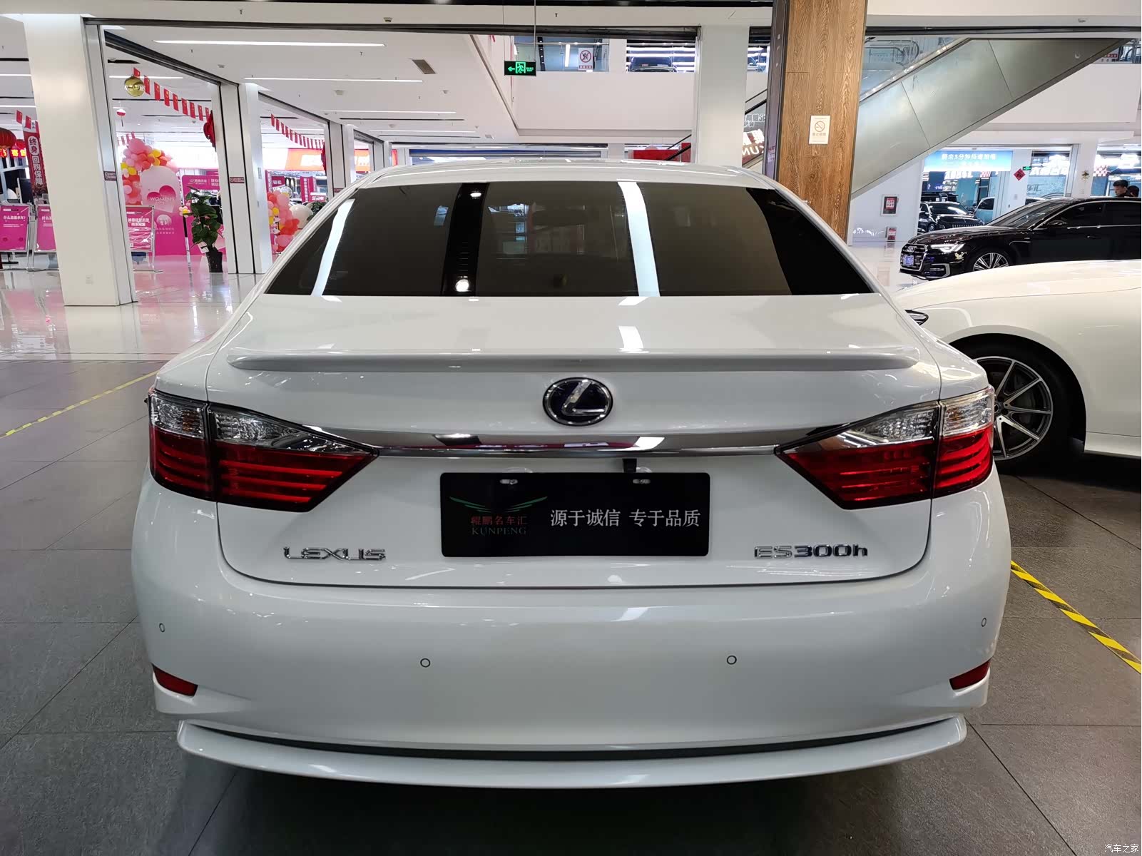 Lexus ES, 2015 4