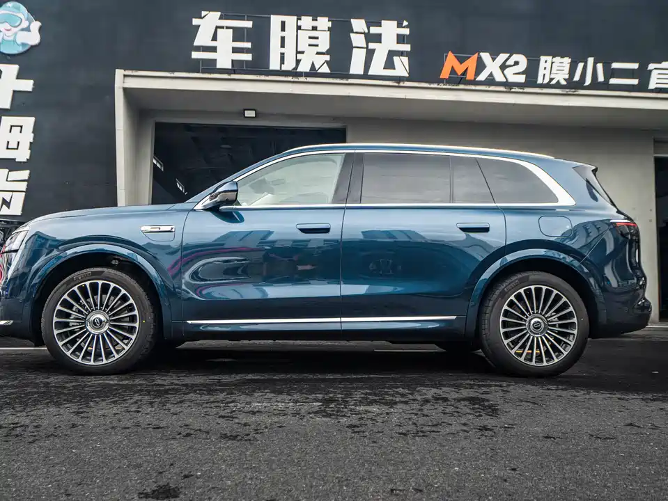 AITO Ask the world M8