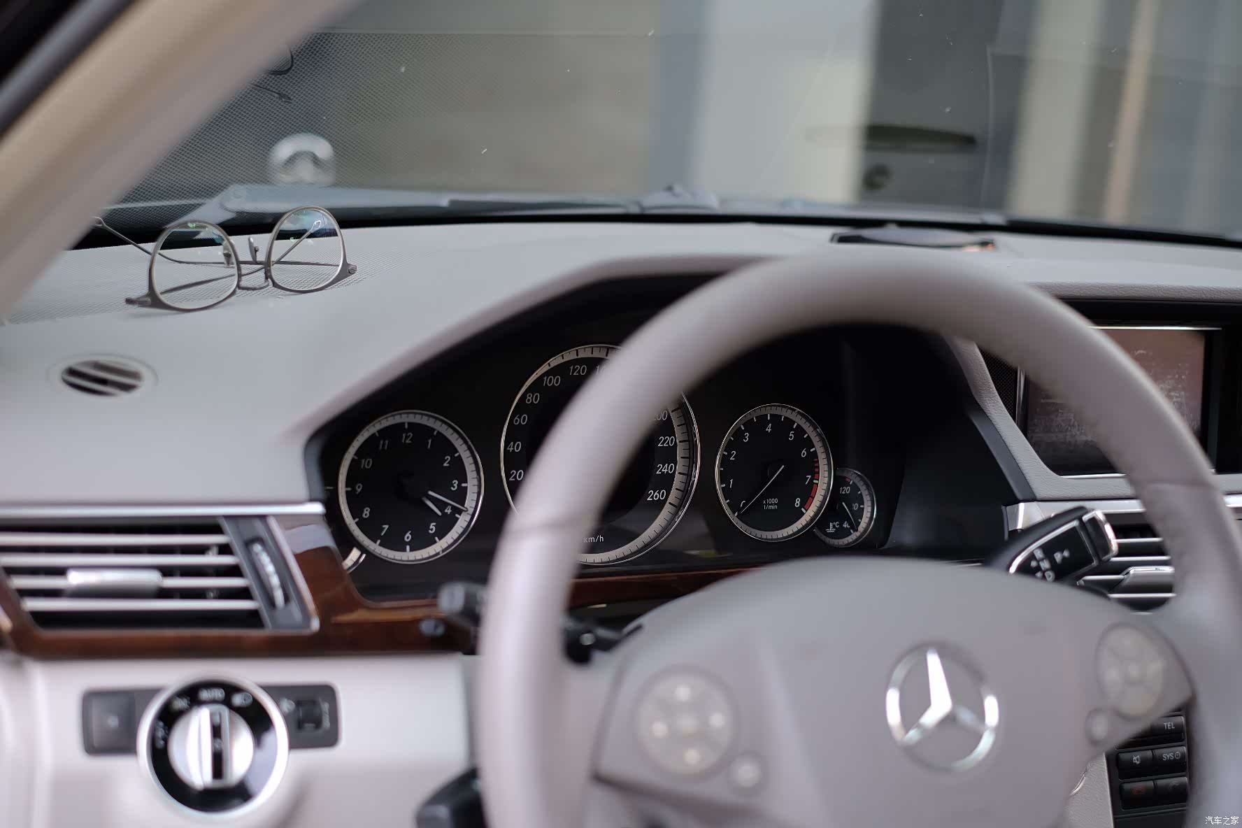 Mercedes-Benz E-Class, 2012 31