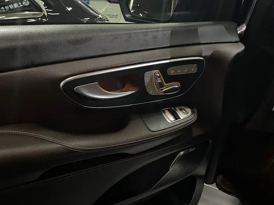 Mercedes-Benz V-class
