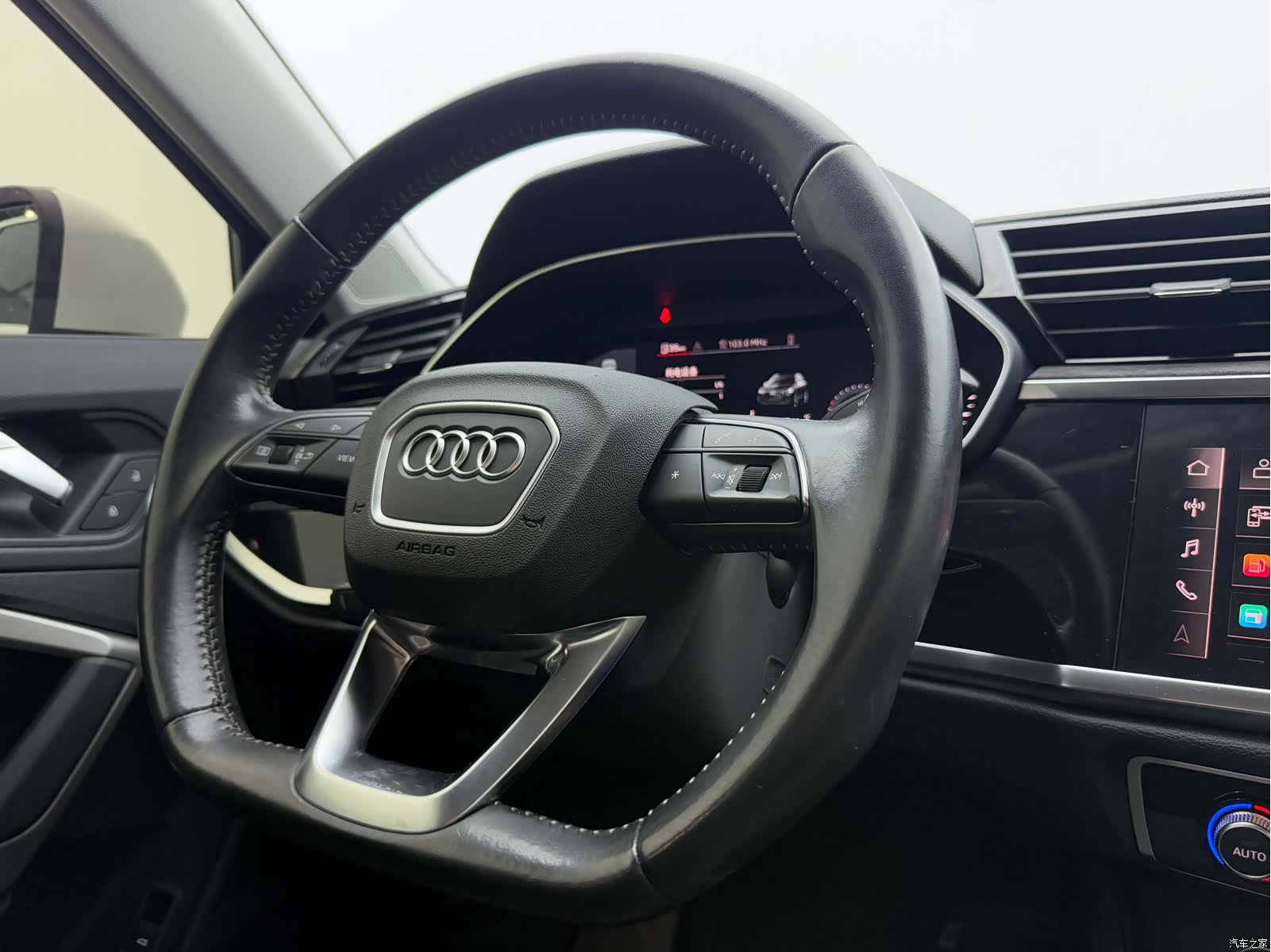Audi Q3, 2022 13