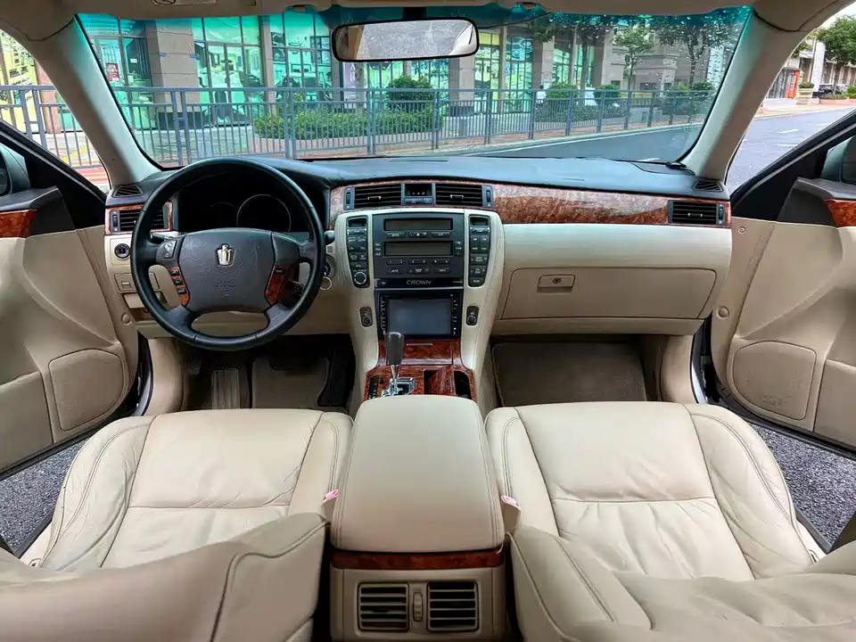 Toyota crown