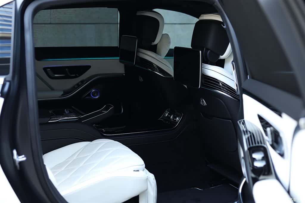 Maybach S-Class, 2023 9