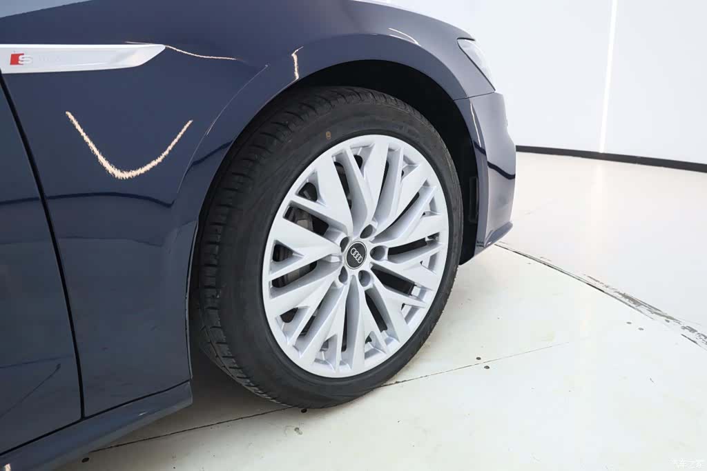 Audi A7L, 2024 9