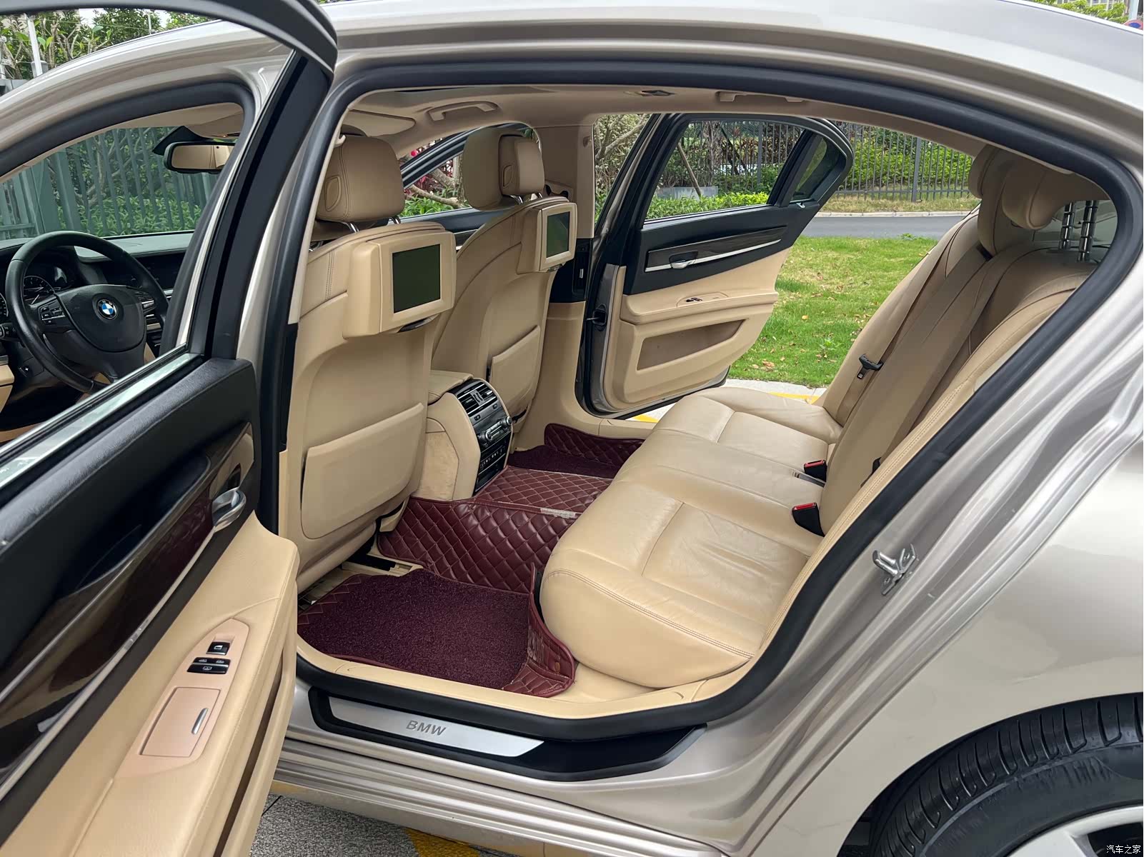 BMW 7 Series, 2011 11