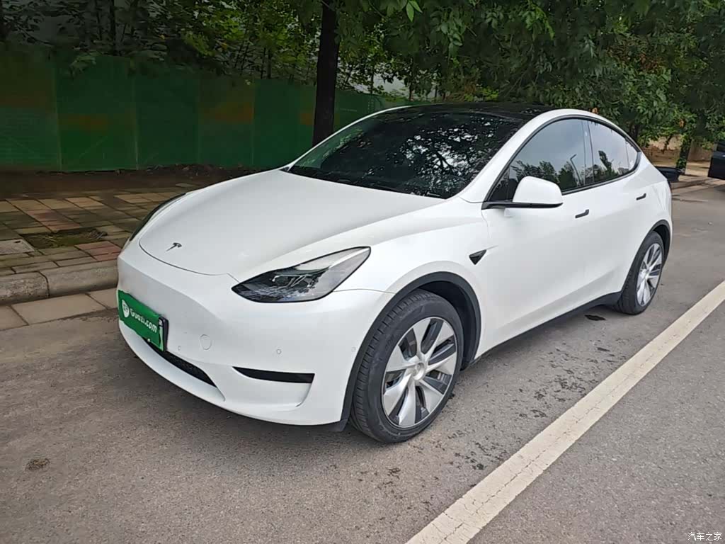 Tesla Model Y, 2023 1