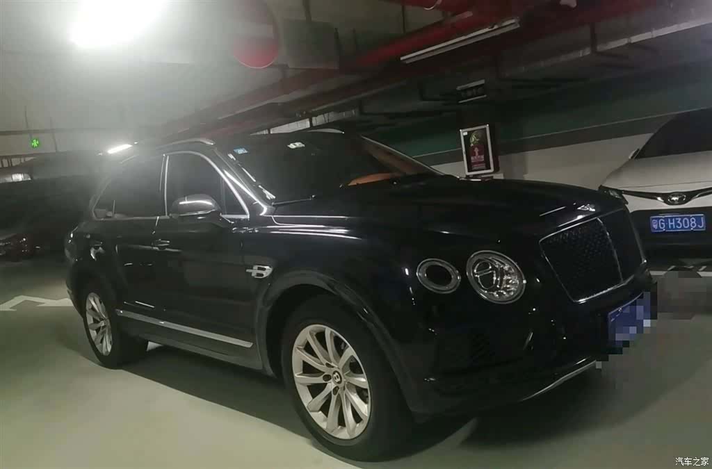 Bentley Bentayga, 2018 2