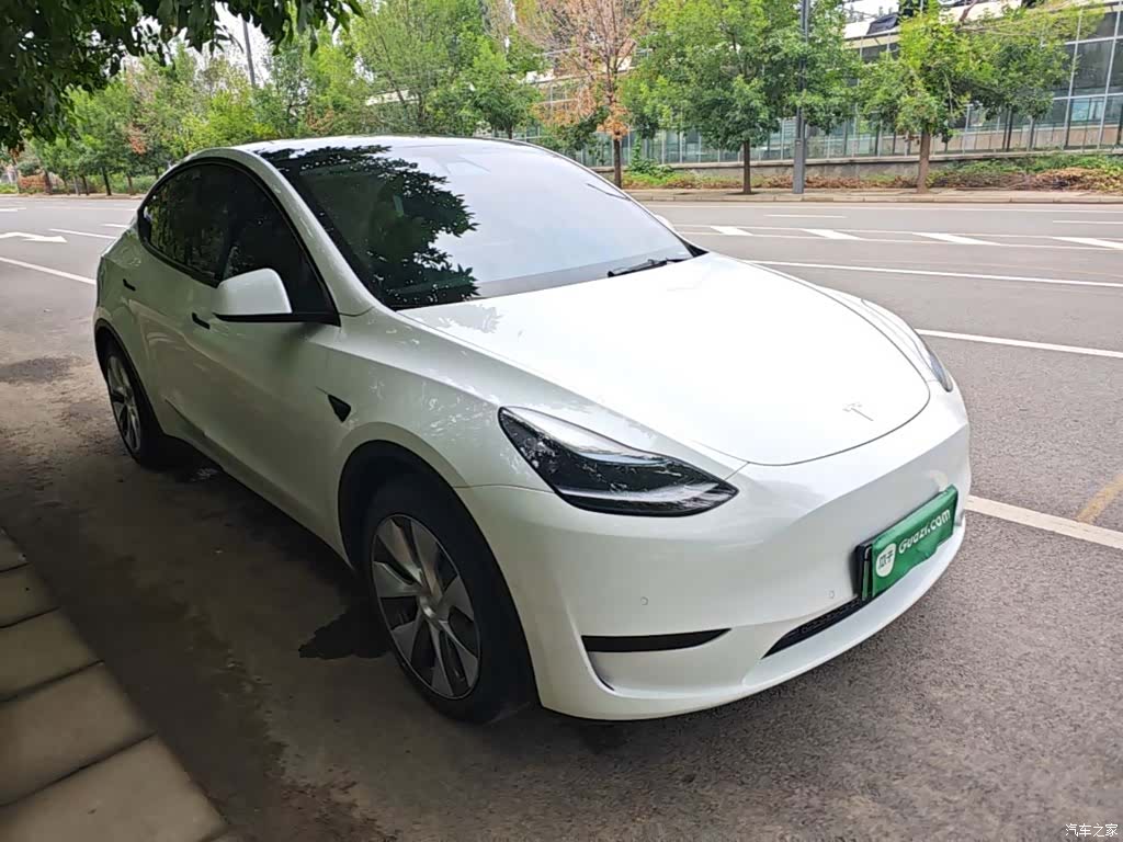 Tesla Model Y, 2023 4