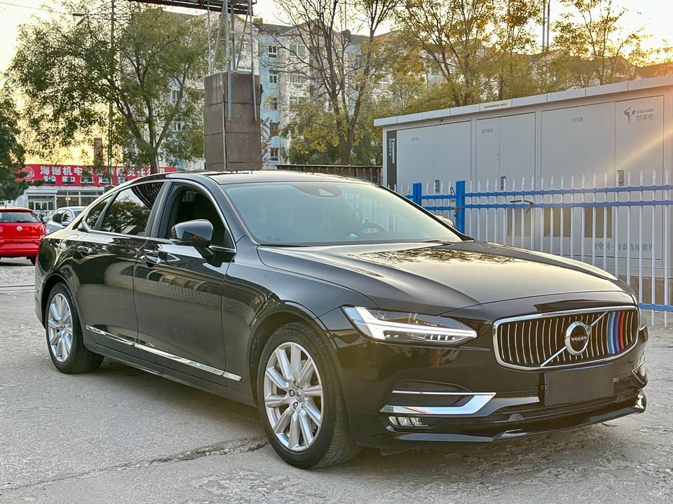 Volvo S90