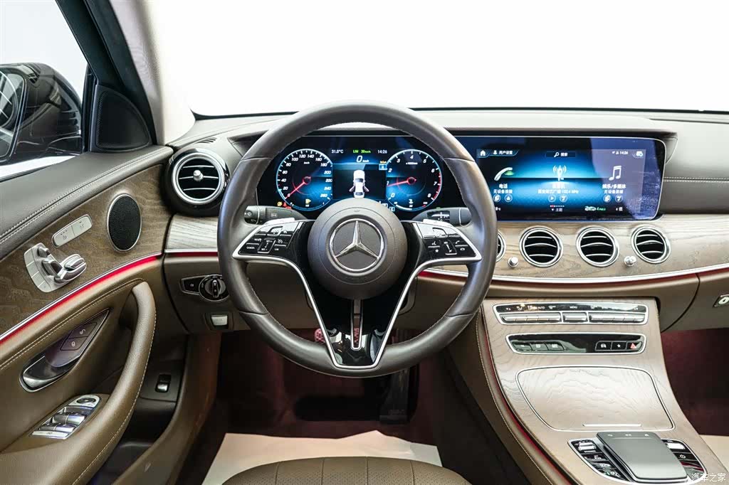 Mercedes-Benz E-Class, 2023 18