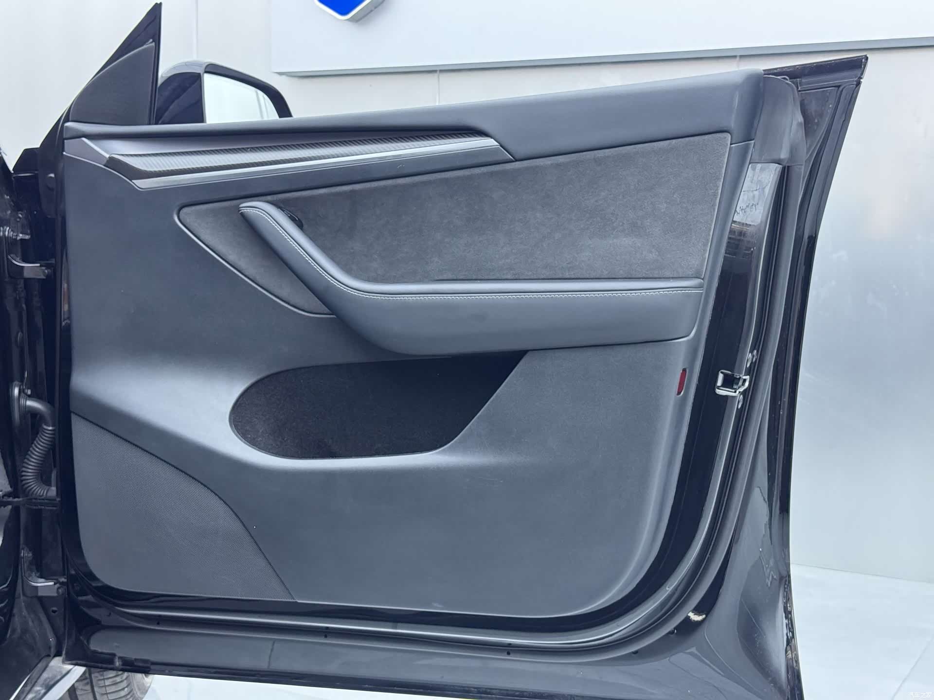 Tesla Model Y, 2023 15