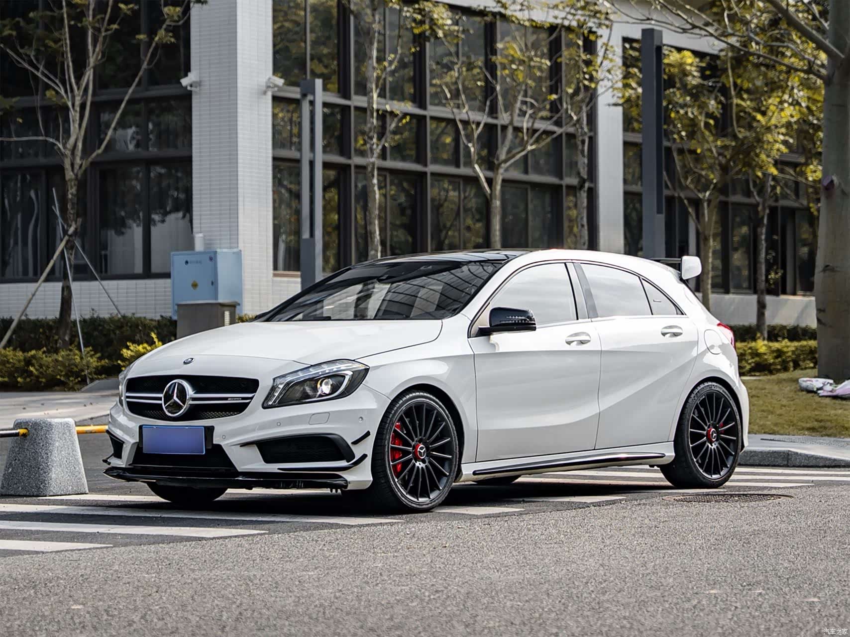Mercedes-Benz A-Class, 2015 1