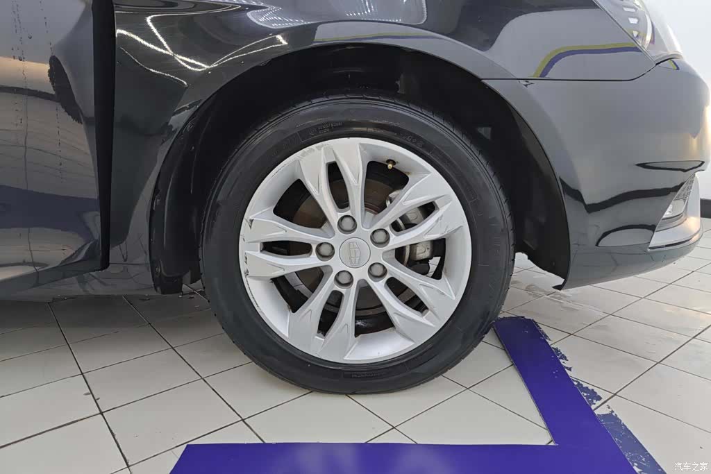 Geely Emgrand, 2015 6