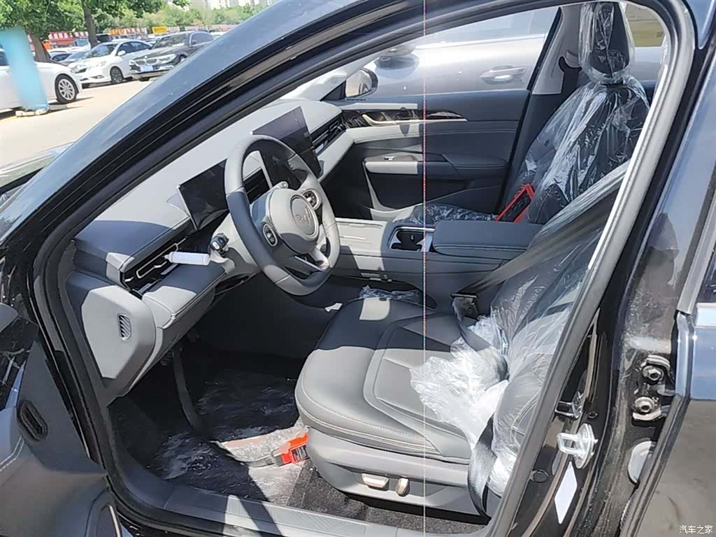 Wuling Starlight, 2026 15
