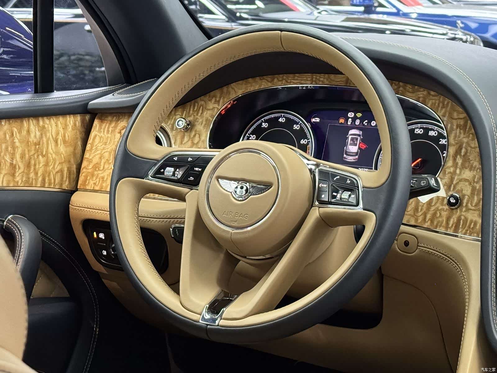 Bentley Bentayga, 2018 10