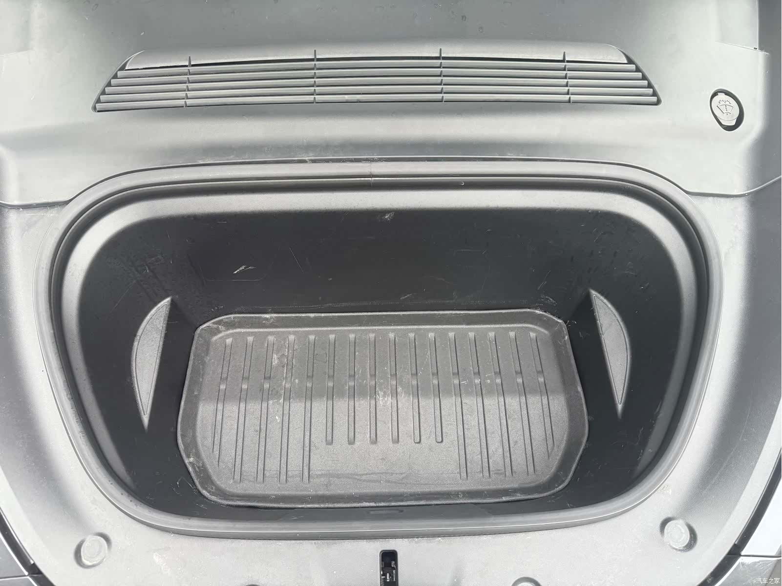 Tesla Model Y, 2024 31