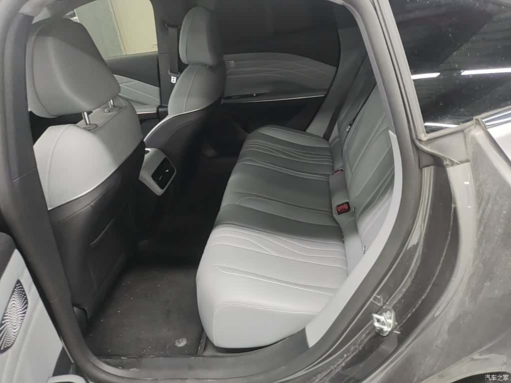 Geely E8, 2024 13