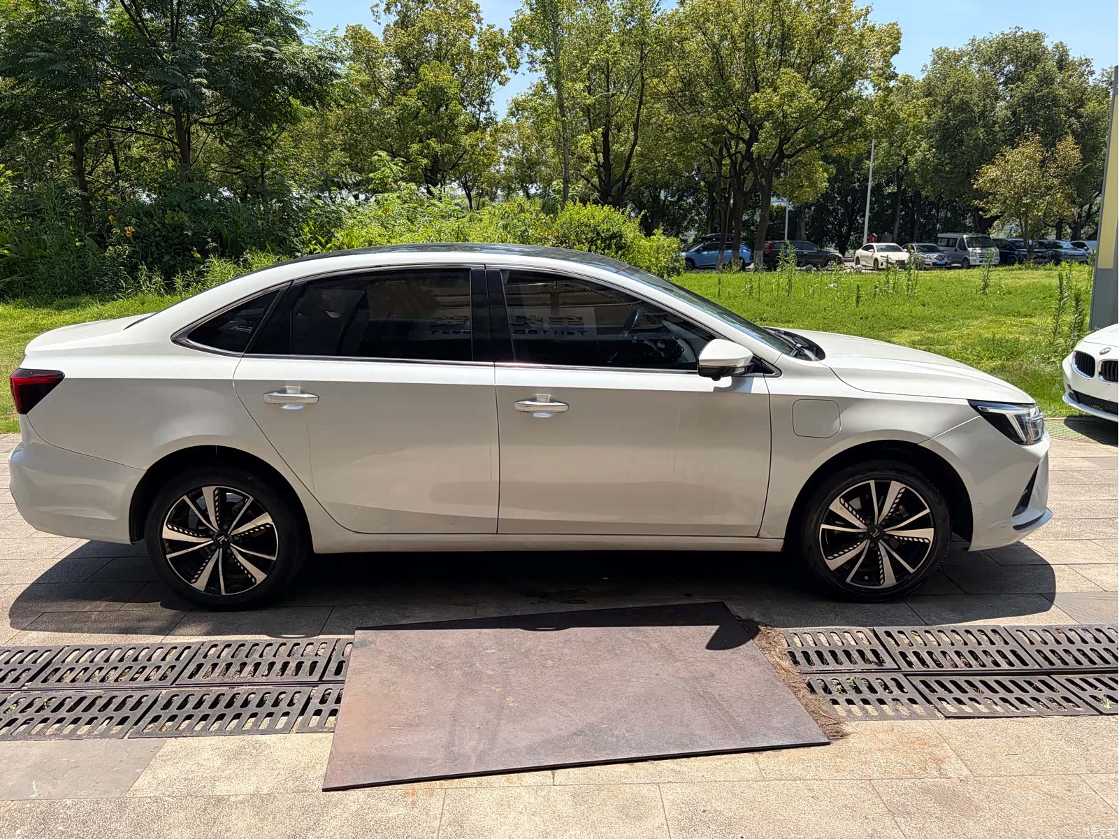 Rising Auto ER6, 2022 9