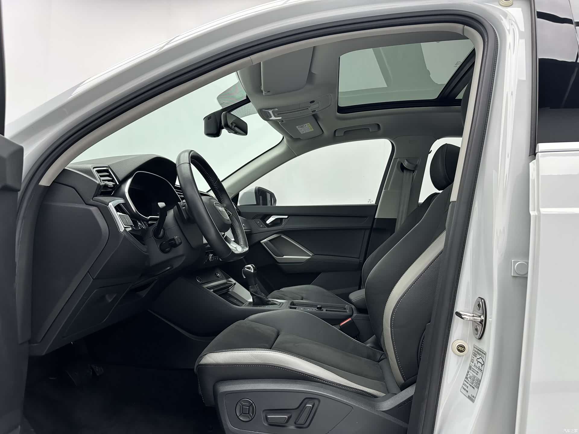 Audi Q3, 2022 все фото