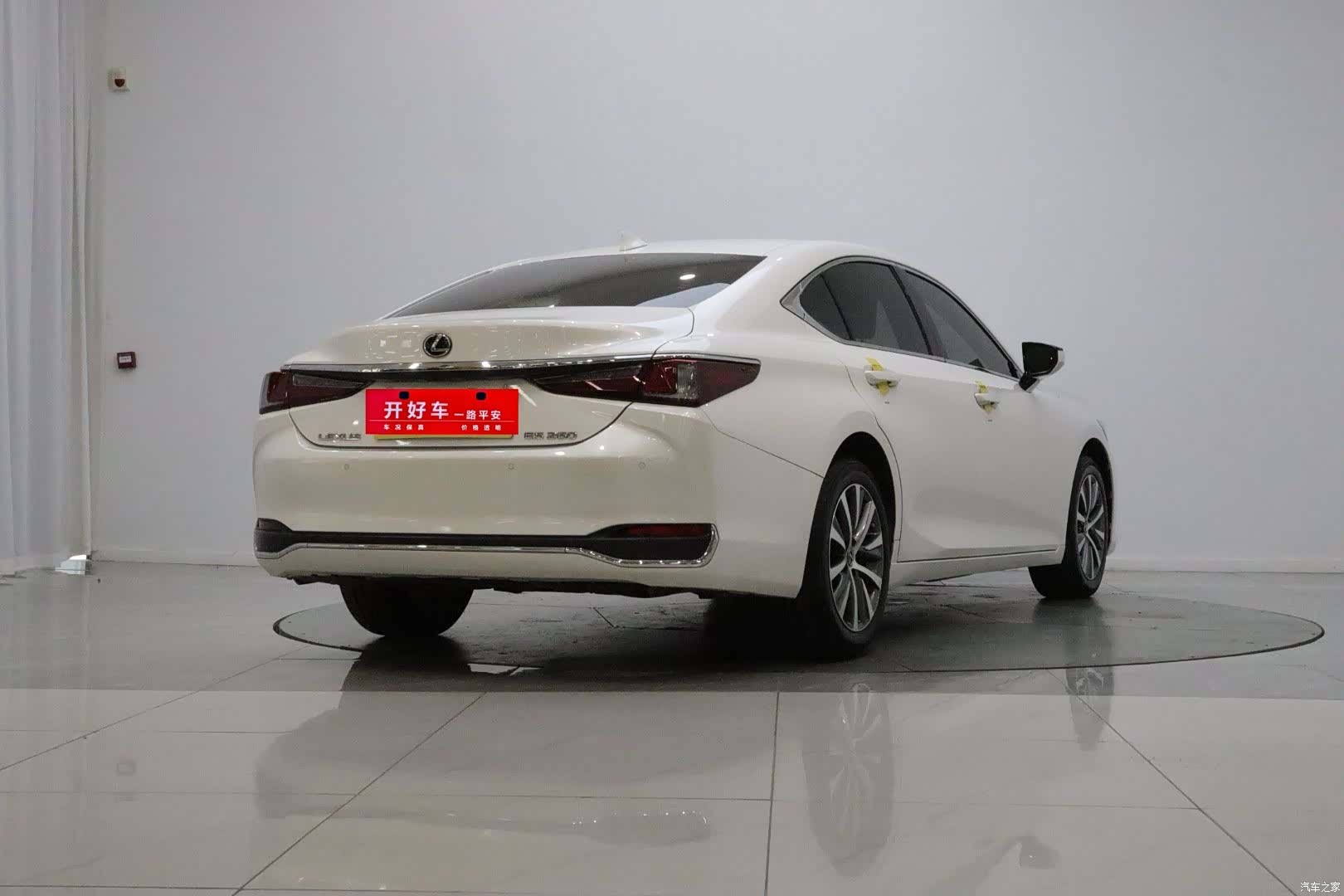 Lexus ES, 2021 4