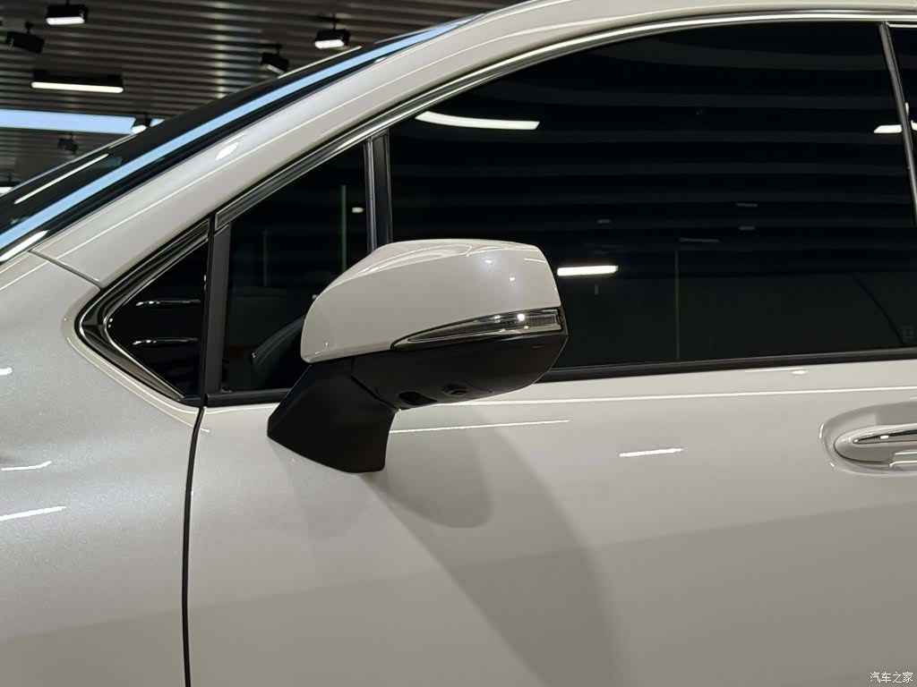 Toyota Granvia, 2025 13