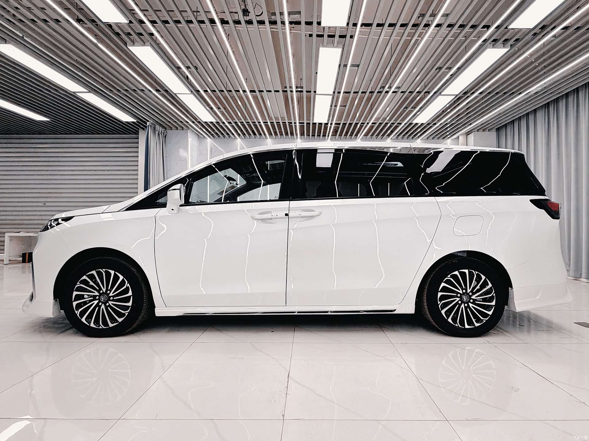 Buick GL8, 2025 3