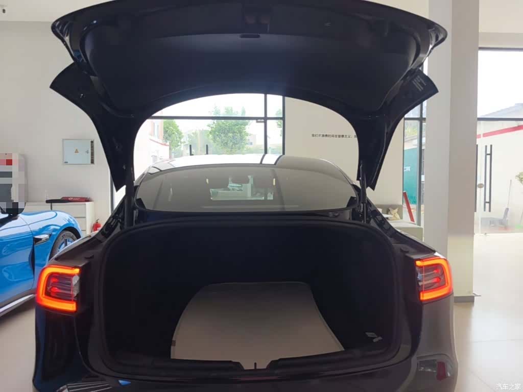 Tesla Model 3, 2023 19