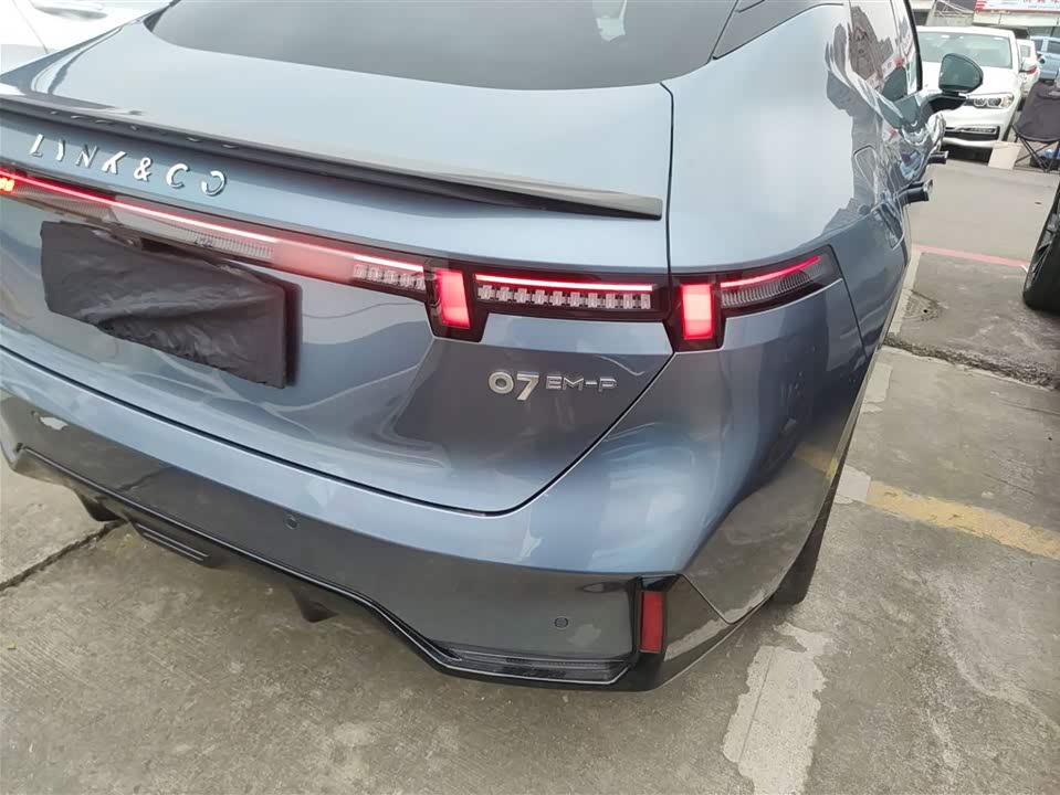 Lynk & Co 07 EM-P