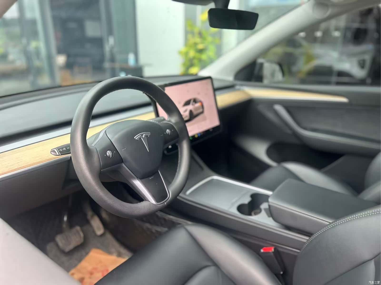Tesla Model Y, 2023 9
