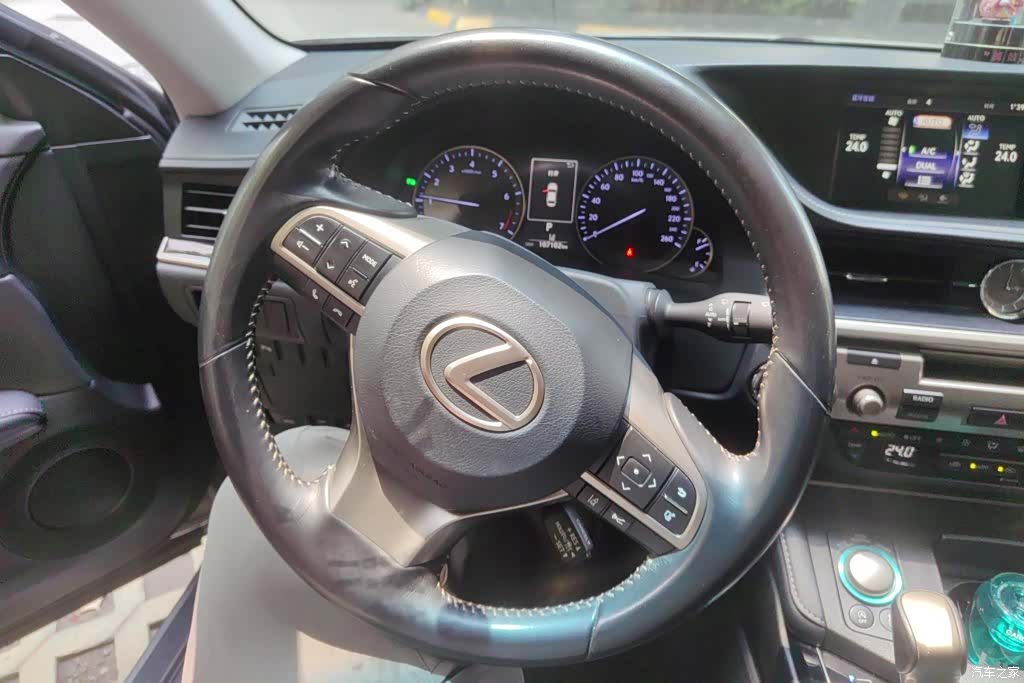 Lexus ES, 2017 15